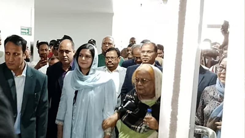 Zubaida arrives at Evercare Hospital to see Khaleda Zia