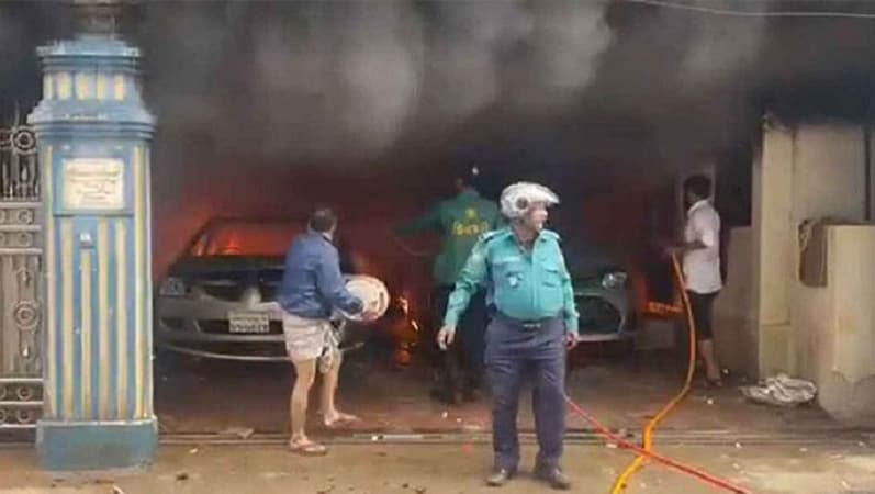 3 vehicles torched in Banasree over death of domestic help