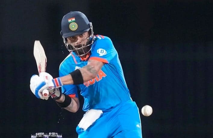 Kohli breaks Tendulkar's record with 85 against Australia