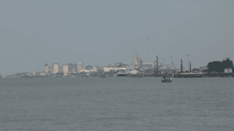 Fuel crisis halts cargo handling at Mongla port, lighter vessels stranded