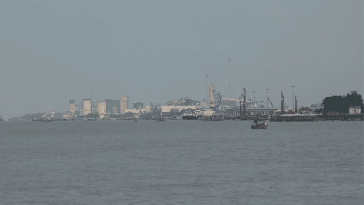 Fuel crisis halts cargo handling at Mongla port, lighter vessels stranded