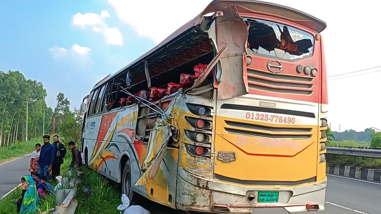 3 killed in bus-truck collision on Dhaka–Tangail highway