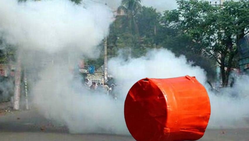 Banned AL flash march: Crude bombs hit Dhanmondi, 4 held