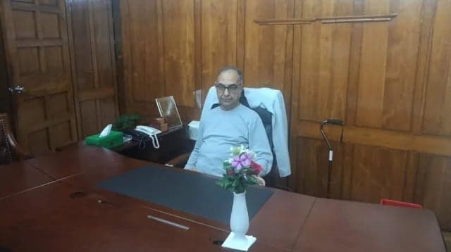 Mirza Abbas begins official work at parliament office