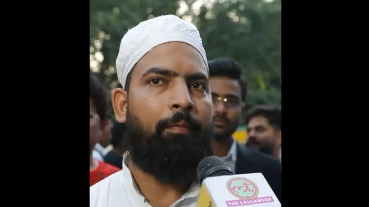 Delhi police raid Junaid's home after giving water, food to protesters