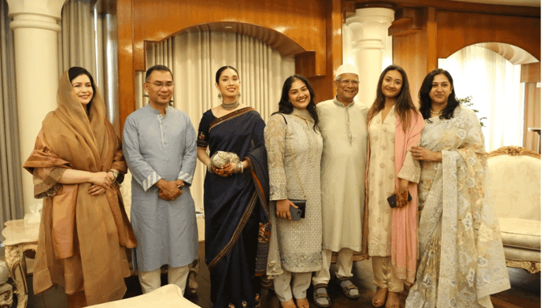 Prime Minister exchanges greetings with former CA