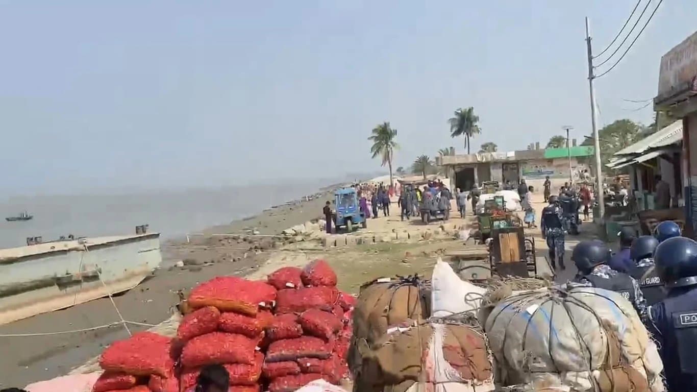 2 BNP factions clash to take control of launch ghat, 10 injured