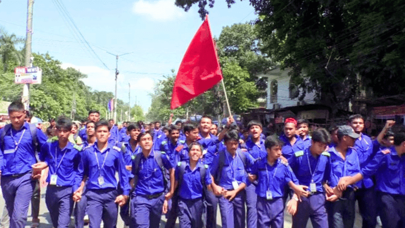 SP office besieged in protest against 'racist behavior' in Rangpur