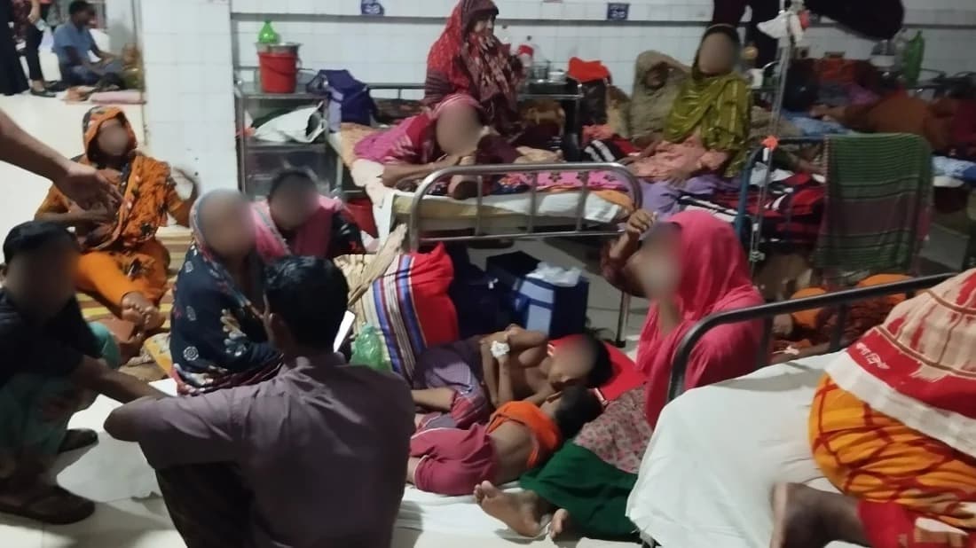 3 family members injured in acid attack in Jashore