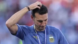 Scaloni leaves news conference in tears