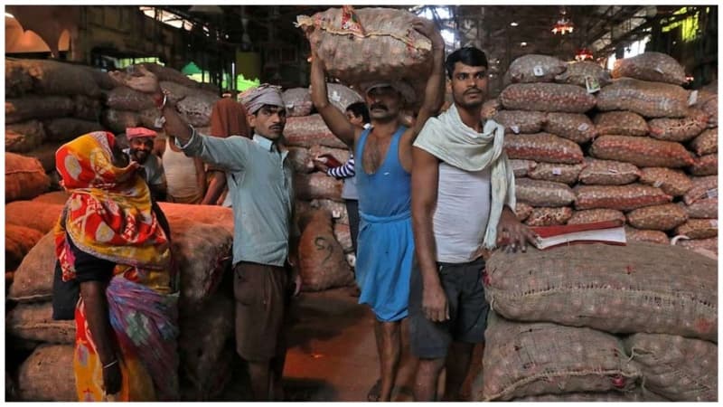 আবারও পেঁয়াজ রপ্তানিতে অনির্দিষ্টকালের নিষেধাজ্ঞা ভারতের