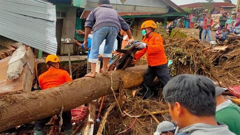 Indonesia flash flood kills 50, 27 missing