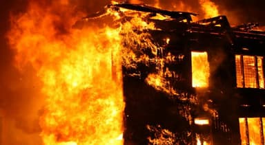 At least 50 dead in massive fire at shopping mall in Iraq