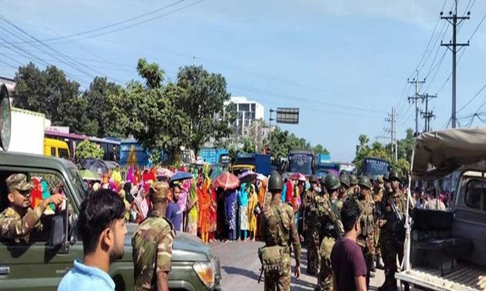 Garment workers block Dhaka-M'singh highway for attendance bonus