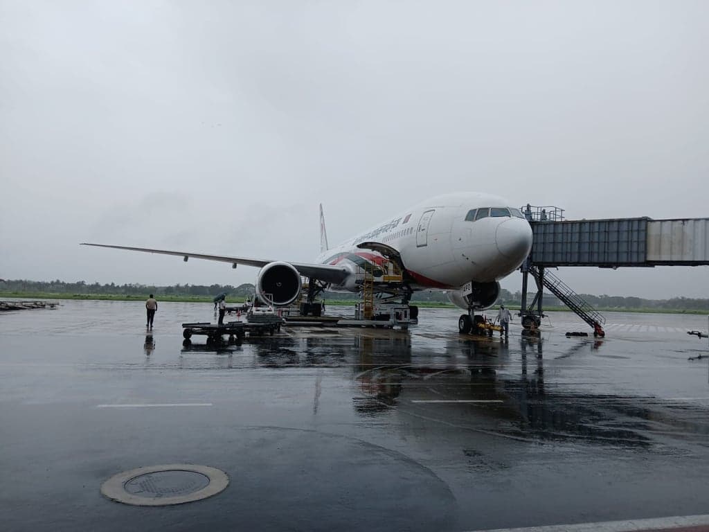 Plane stuck on Ctg airport runway, moved after technical repair