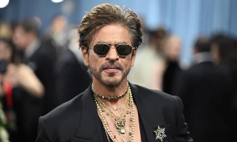 Shah Rukh Khan injured, rushed to US for treatment