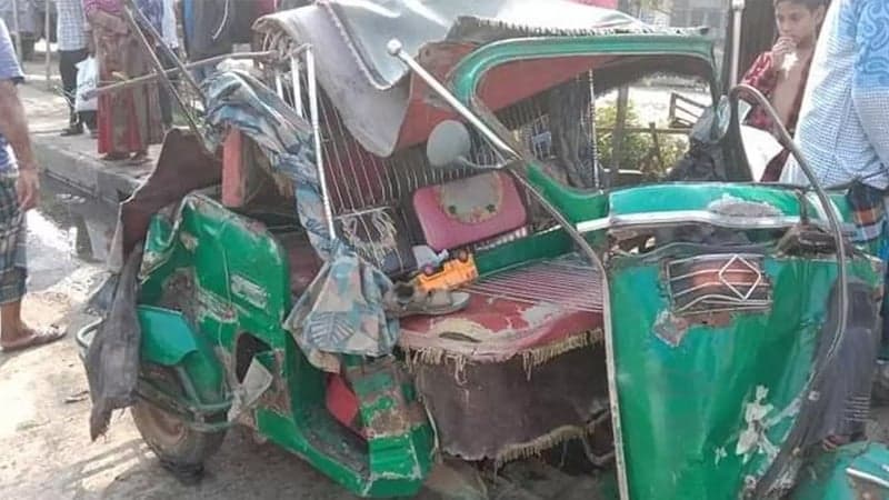 Two killed as bus hits auto-rickshaw in Mymensingh