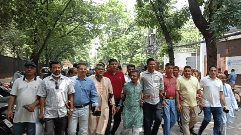 Deprived Jubodal leaders protest outside BNP chairperson's office