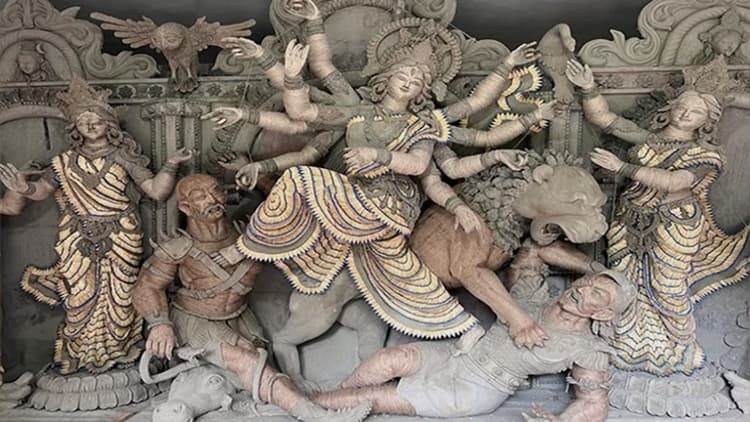Durga idol made with 1.5 lakh matchsticks draws crowds in Satkhira