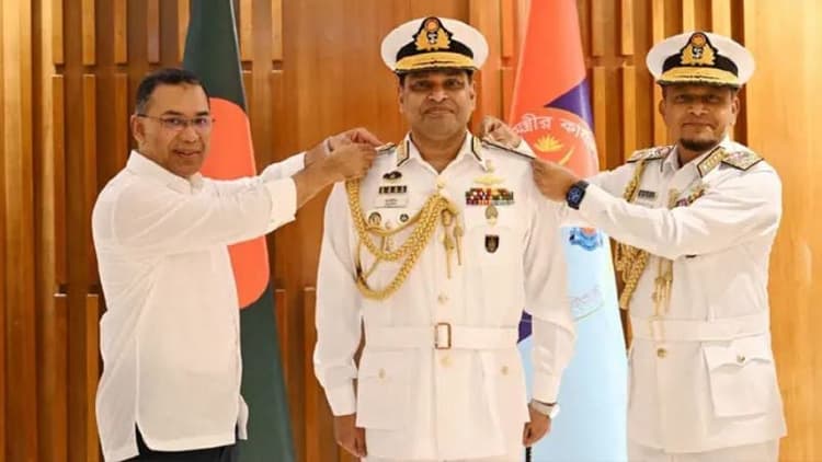 PM confers Vice Admiral rank on new Navy chief