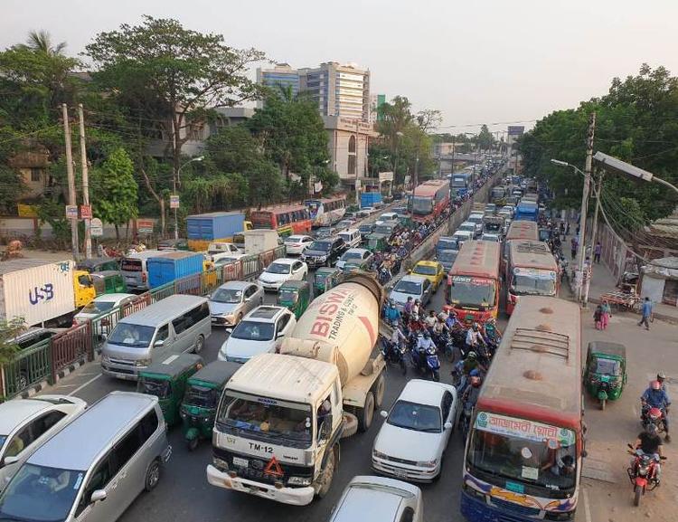 Dhaka's road development efforts are failing due to lack of coordination