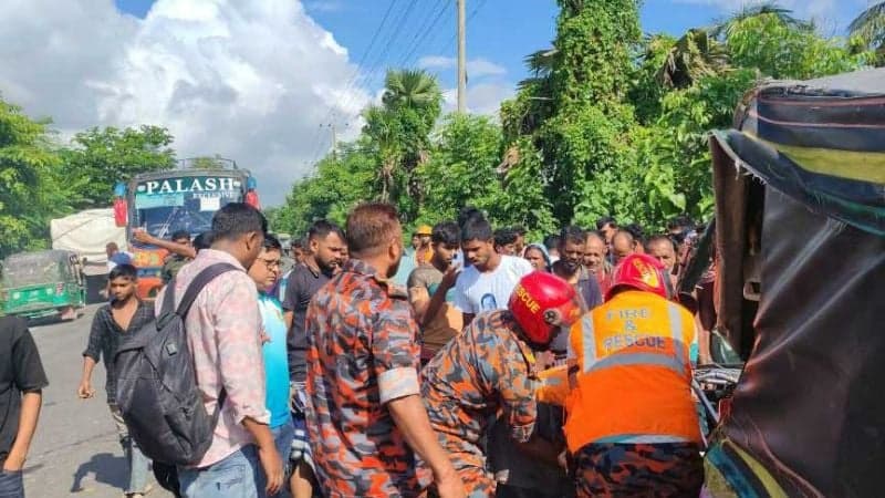 3 killed in truck-easy bike collision in Khulna