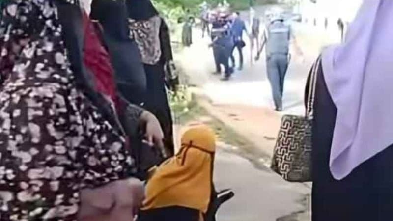 Police launches baton-charge on Ukhia teachers' protest, 30 detained