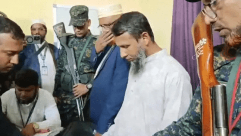 Jamaat activist held with Tk 7 lakh, voter list in Shariatpur