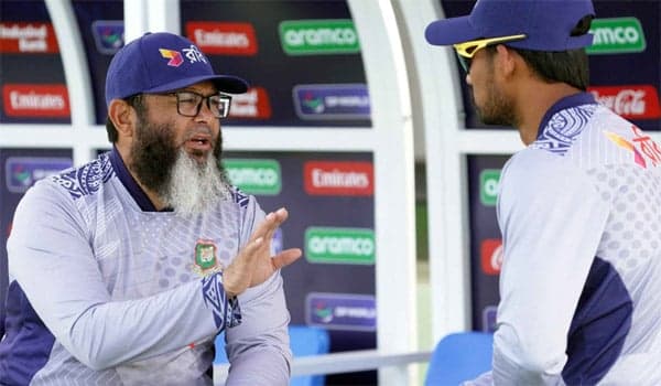 Mushtaq-Ahmed-Cricket