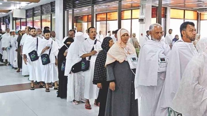 Non-resident Bangladeshis must travel via Bangladesh for Hajj: Ministry