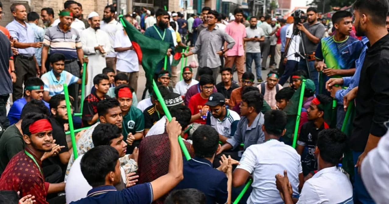 Mourners barred from paying tribute to Bangabandhu at Dhanmondi 32