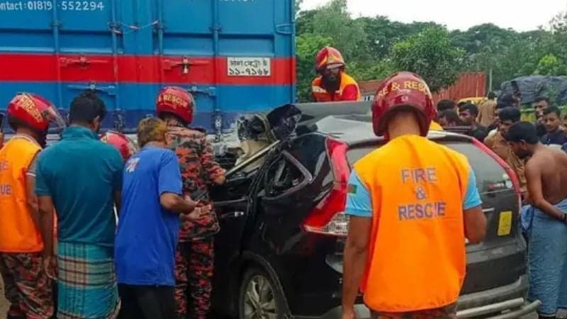 Father-daughter killed in road crash in Ctg