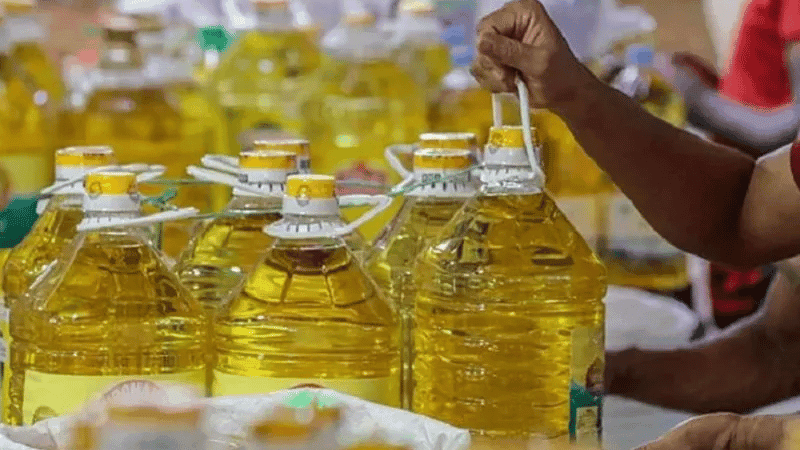 Buyers stock up on edible oil amid price hike fears