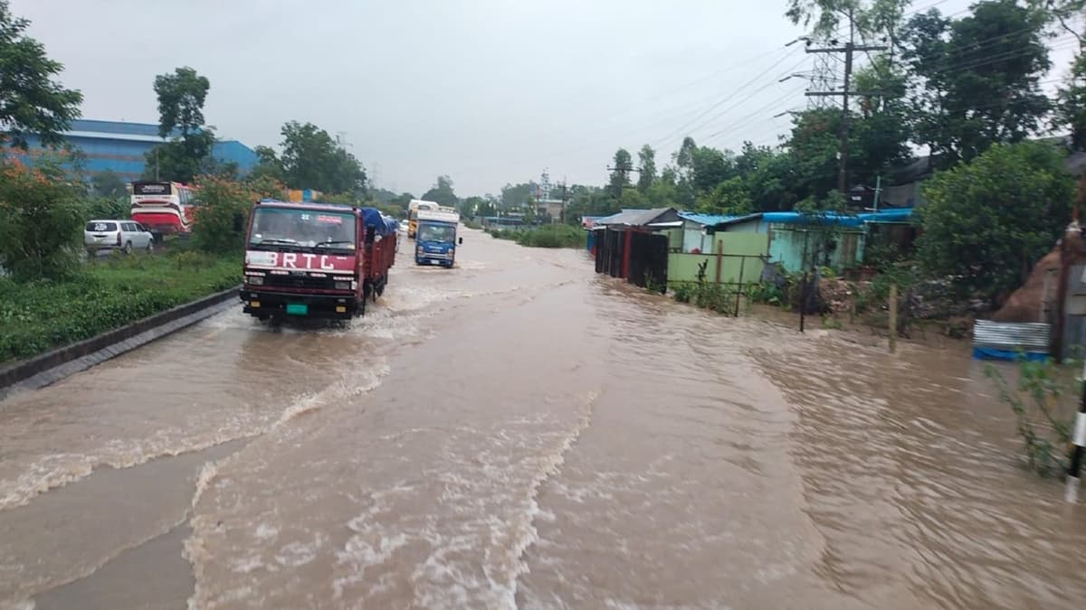 পানিতে তলিয়ে গেছে ঢাকা-চট্টগ্রাম মহাসড়ক