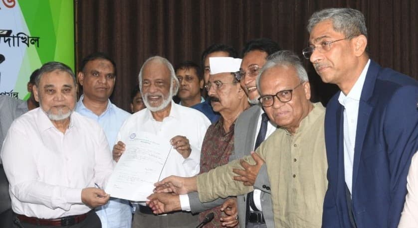 Mirza Fakhrul Islam Alamgir's nomination papers submitted for presidency