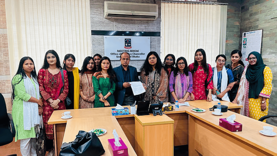 DU students submit memorandum to VC demanding 24-hour dormitory access