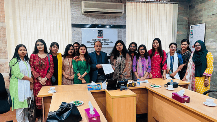 DU students submit memorandum to VC demanding 24-hour dormitory access