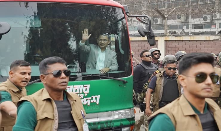 Tarique Rahman heads to Evercare Hospital from Purbachal 