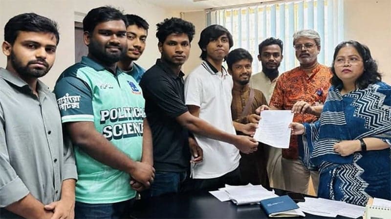 Students submit memorandum again demanding DUCSU elections