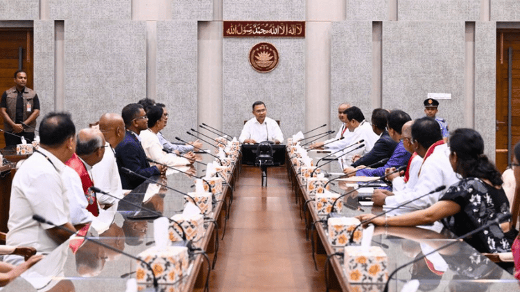 PM exchanges greetings with protestant church leaders