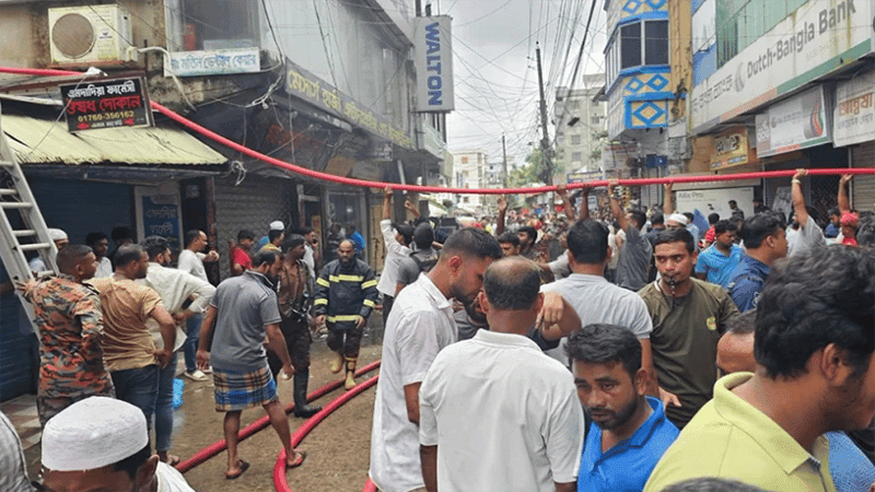 Fire breaks out in Noakhali building, 35 rescued
