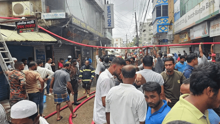 Fire breaks out in Noakhali building, 35 rescued