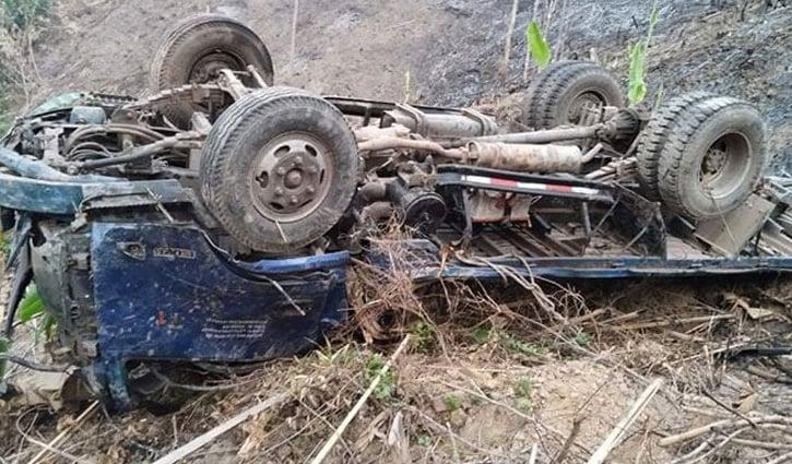 6 killed in road mishap in Sajek