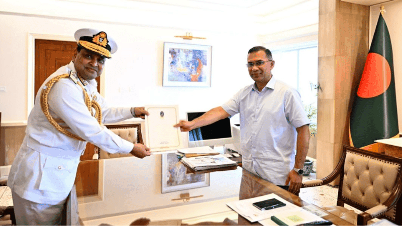 New Navy chief pays courtesy call on PM