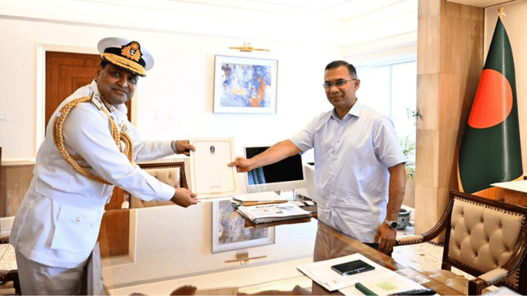 New Navy chief pays courtesy call on PM