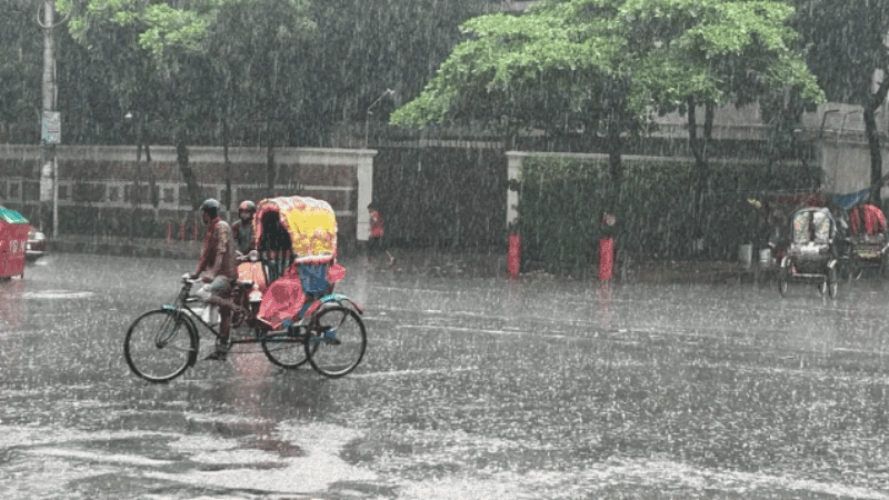 After sunny day, sudden rain brings relief to Dhaka