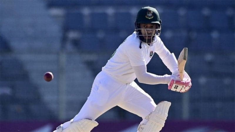 Bangladesh struggling in Dhaka Test