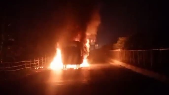 Bus torched in Dhaka’s Ashulia