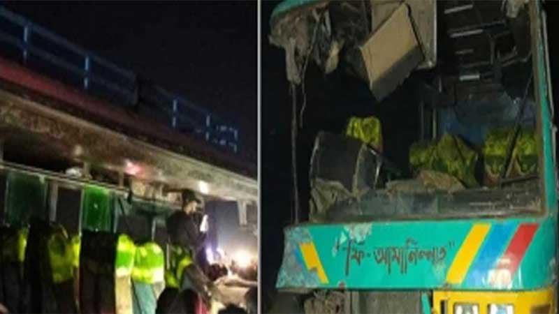 Bus-truck collision kills 4 RMG workers in Dhamrai