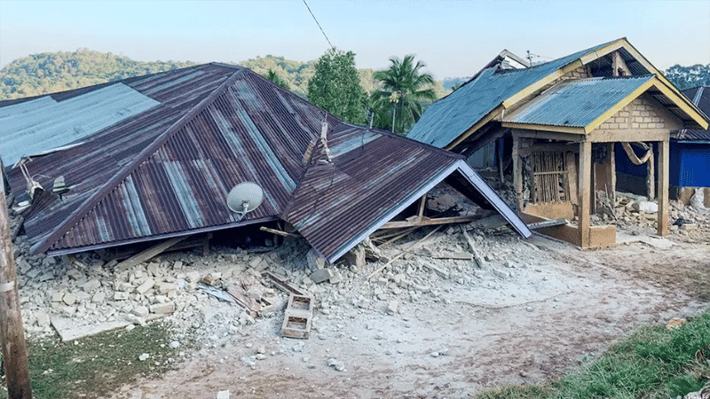 7.7-magnitude quake strikes Indonesia, two killed